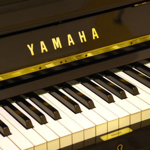 Sự khác nhau giữa đàn Piano Yamaha dòng U và UX
